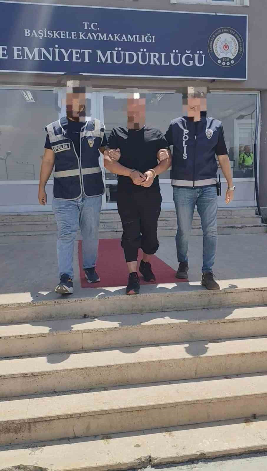 KOCAELİ'NİN BAŞİSKELE İLÇESİNDE BİR EVDEN KOMBİ İLE 5 FARKLI KAMYONDAN 10 AKÜ ÇALDIĞI TESPİT...