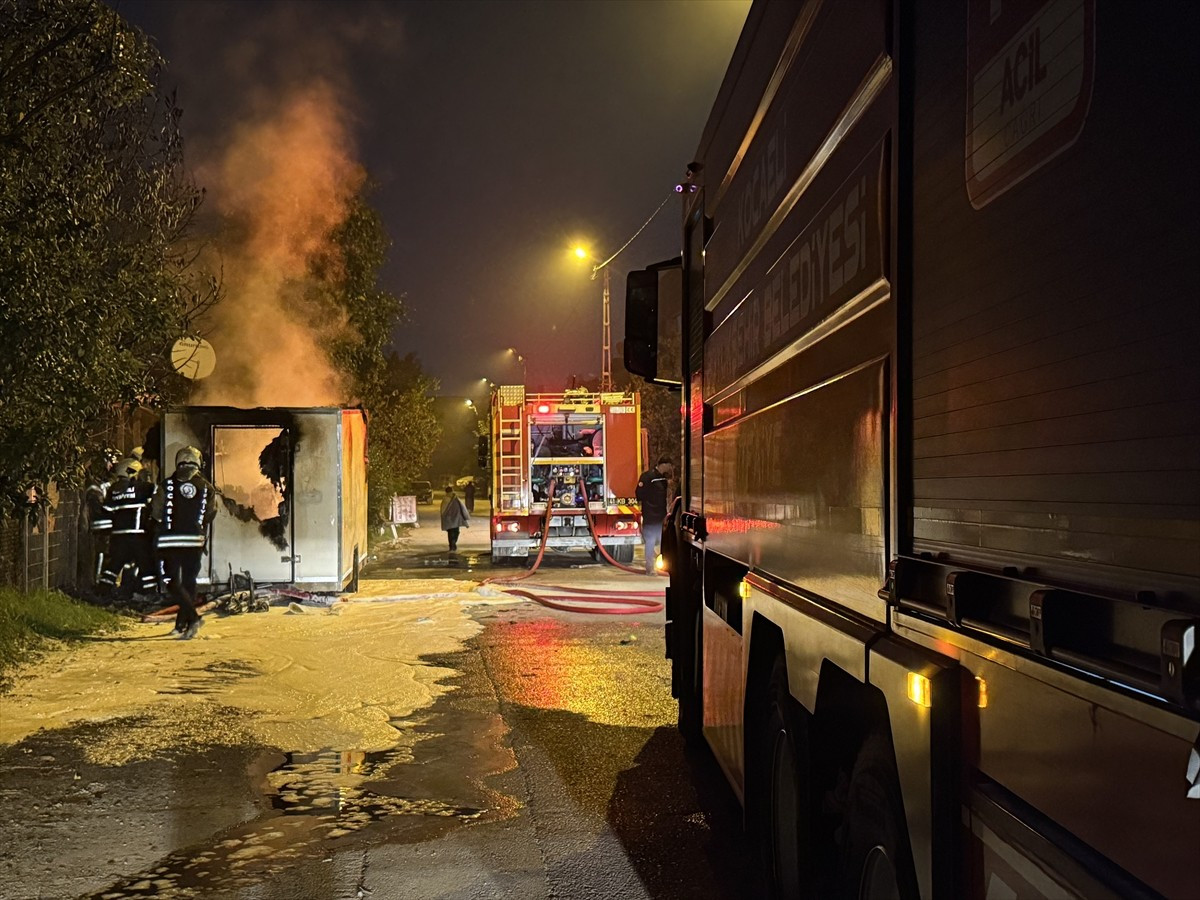 Kocaeli'nin Başiskele ilçesinde bir karavanda meydana gelen tüp patlamasının ardından çıkan...