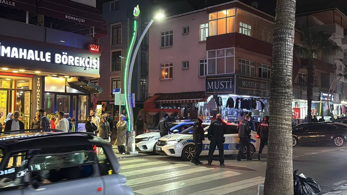 Kocaeli'nin Çayırova ilçesinde çıkan silahlı kavgada bir kişi yaralandı. Olay yerine polis...