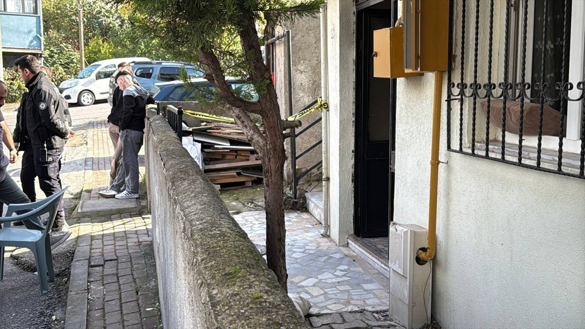 Kocaeli'nin Çayırova ilçesinde evde çıkan yangında 11 aylık bebek hayatını kaybetti, 2 çocuk...