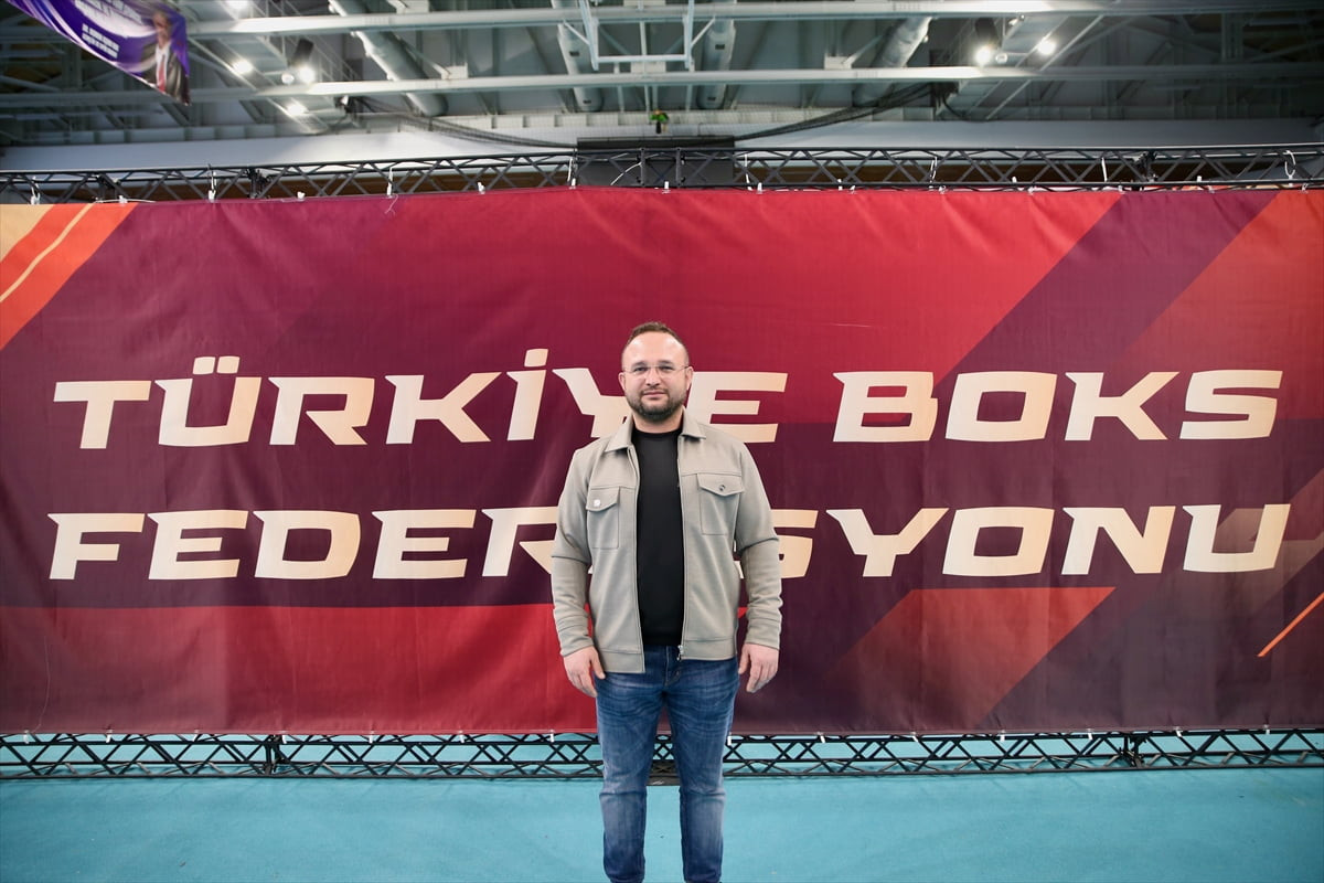 Kocaeli'nin Darıca ilçesindeki Türkiye Ferdi Boks Şampiyonası'nda 16 altın, 6 gümüş ve 10 bronz...