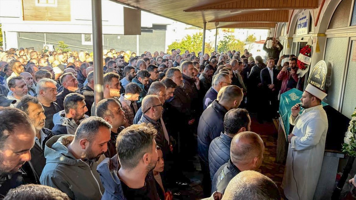 Kocaeli'nin Dilovası ilçesinde kozmetik fabrikasında çıkan yangında hayatını kaybeden Tuncay...