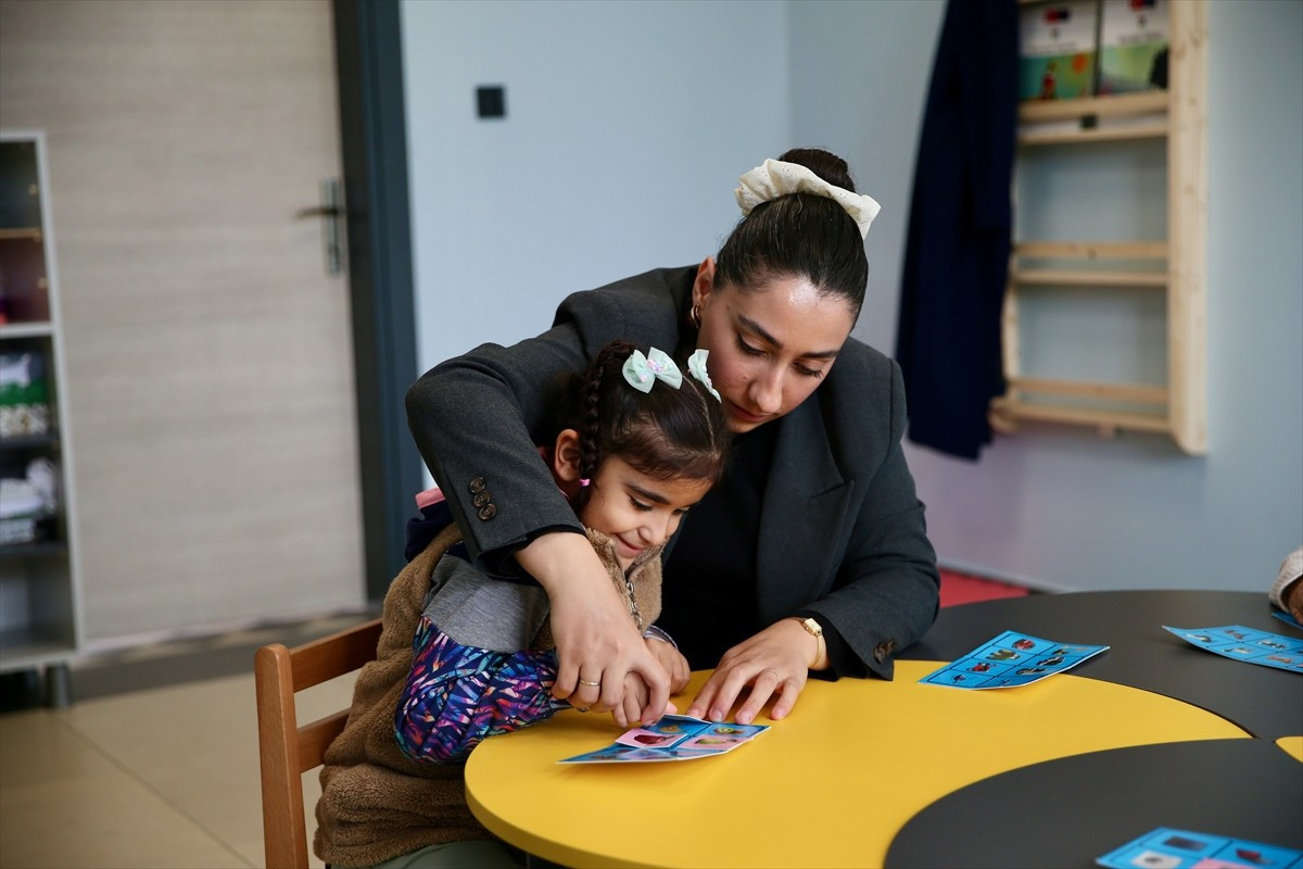 Kocaeli'nin Dilovası ilçesinde otizmli, down sendromlu, orta ve ağır zihinsel engelli öğrenciler...