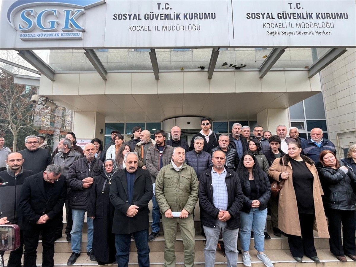 Kocaeli'nin Dilovası ilçesindeki bir kozmetik fabrikasında çıkan yangında hayatını kaybeden 7...
