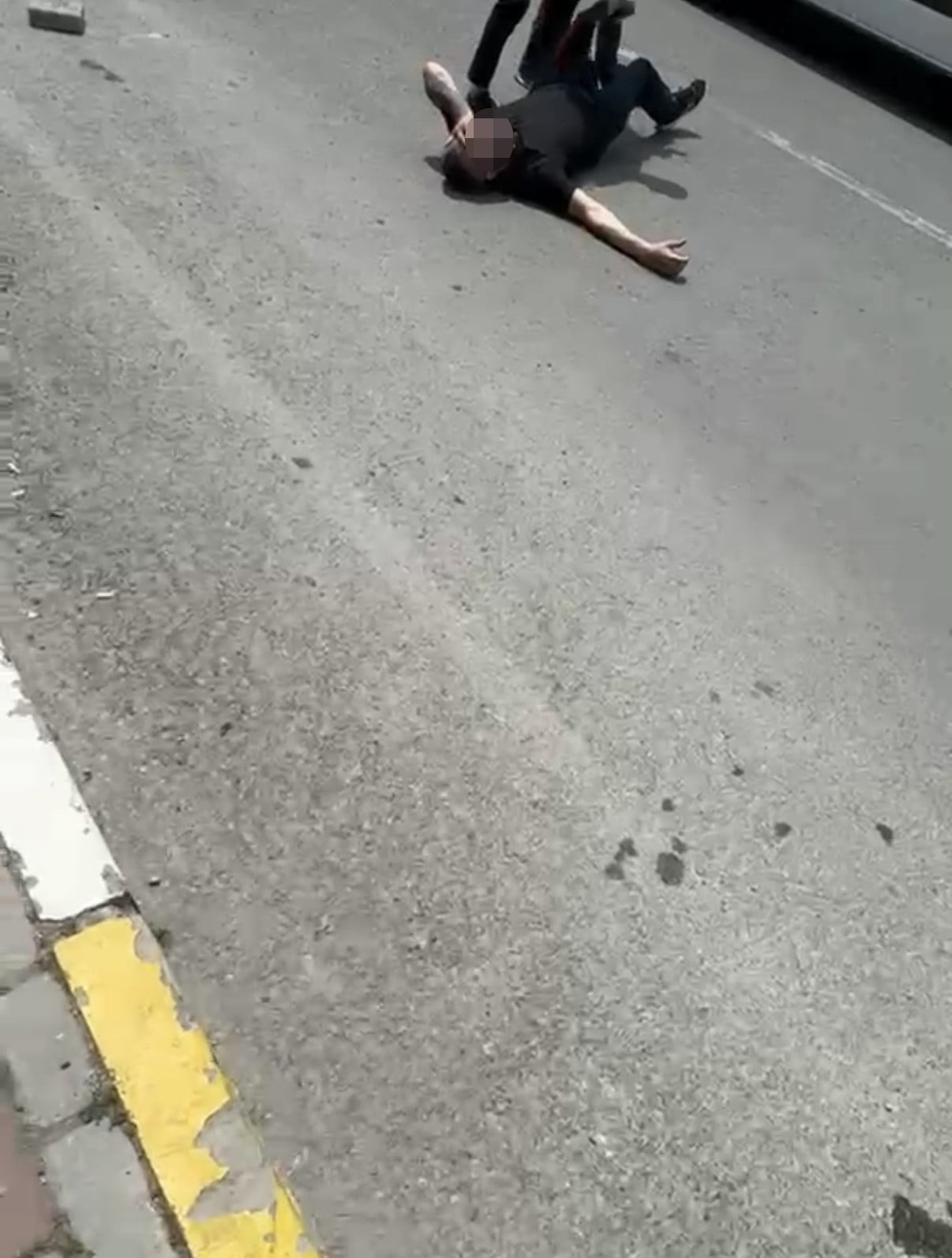 KOCAELİ'NİN GEBZE İLÇESİNDEKİ ADLİYE BİNASI ÖNÜNDE DÜZENLENEN SİLAHLI SALDIRIDA BİR KİŞİ...