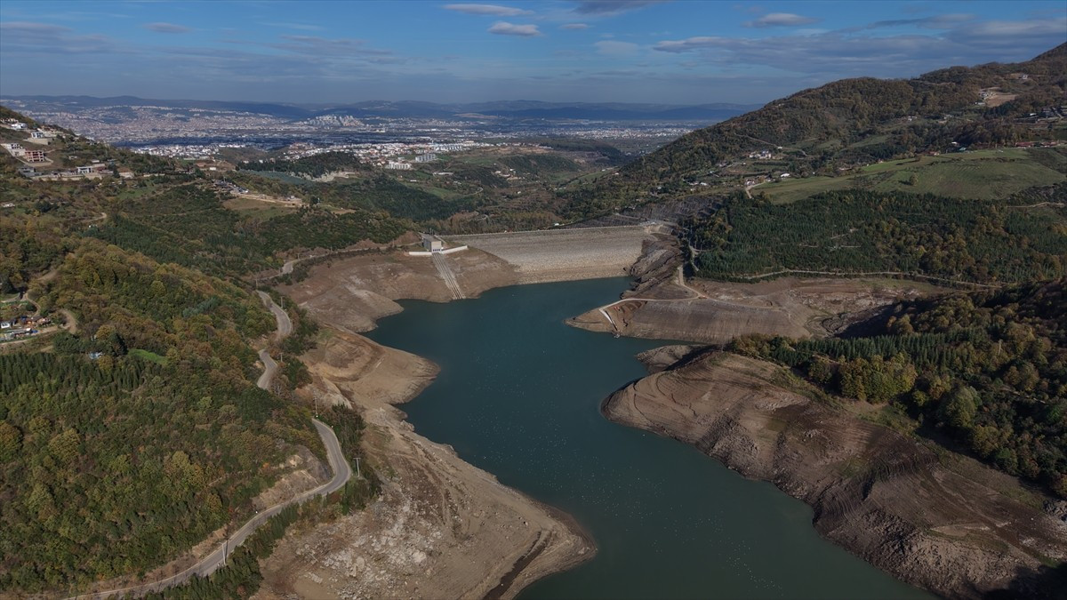 Kocaeli'nin içme suyu ihtiyacının büyük kısmını karşılayan Yuvacık Barajı'nda su seviyesi yüzde 4...
