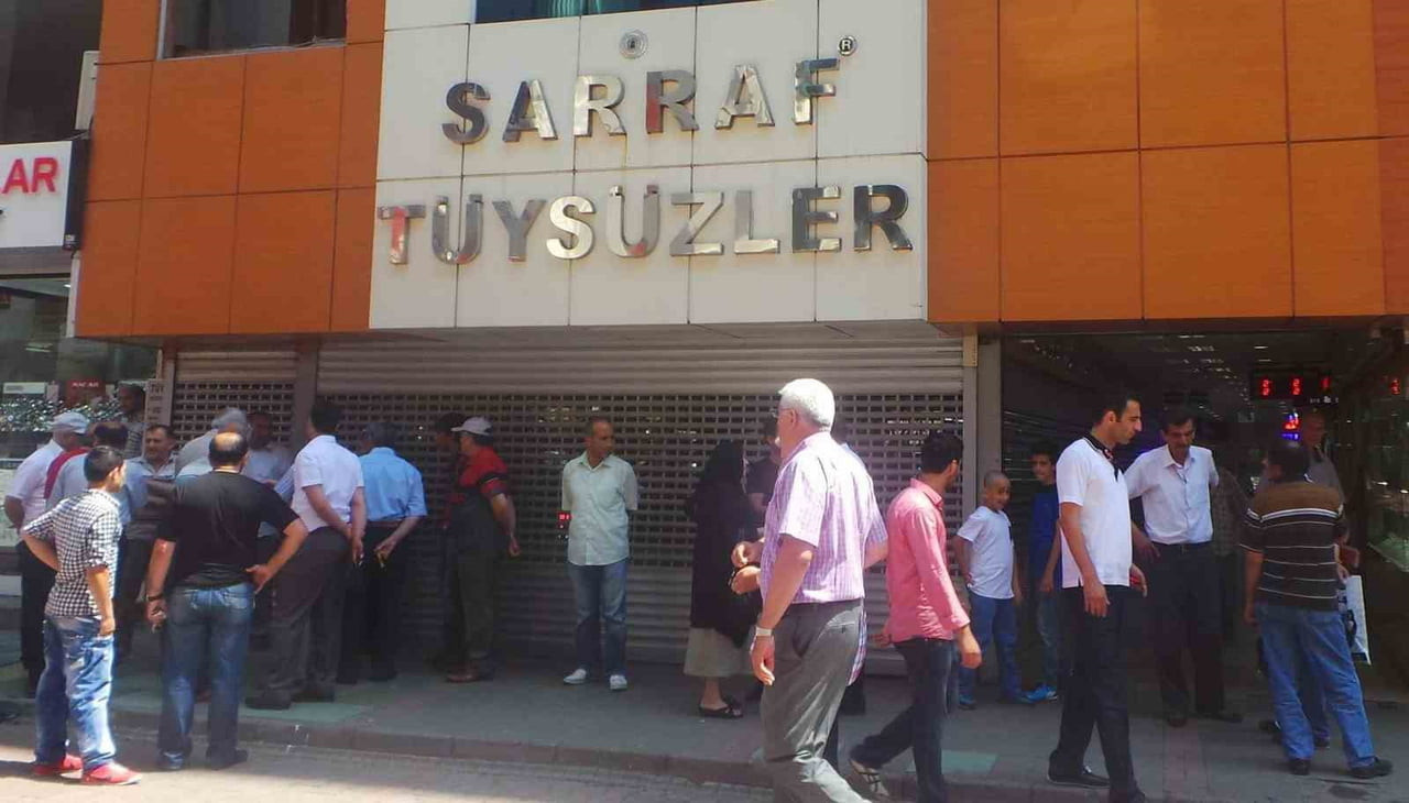 KOCAELİ'NİN İZMİT İLÇESİNDE 2014 YILINDA YÜZLERCE KİŞİNİN DOLANDIRILDIĞI İDDİASIYLA AÇILAN KUYUMCU...