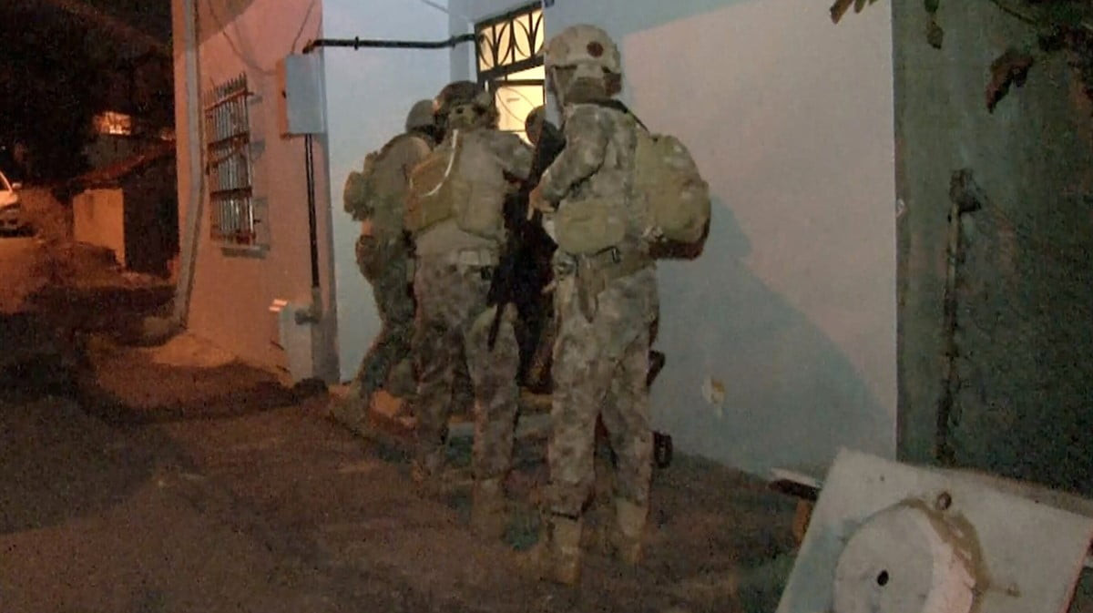 KOCAELİ'NİN İZMİT İLÇESİNDE 3 KİŞİNİN HAYATINI KAYBETTİĞİ, 2 KİŞİNİN YARALANDIĞI SİLAHLI SALDIRIYA...