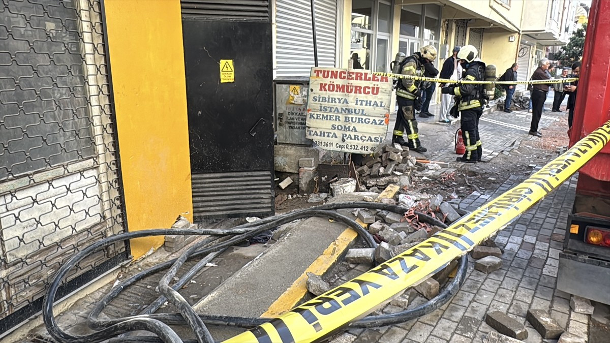 Kocaeli'nin İzmit ilçesinde trafoda bakım yaparken elektrik akımına kapılan işçi ağır yaralandı....