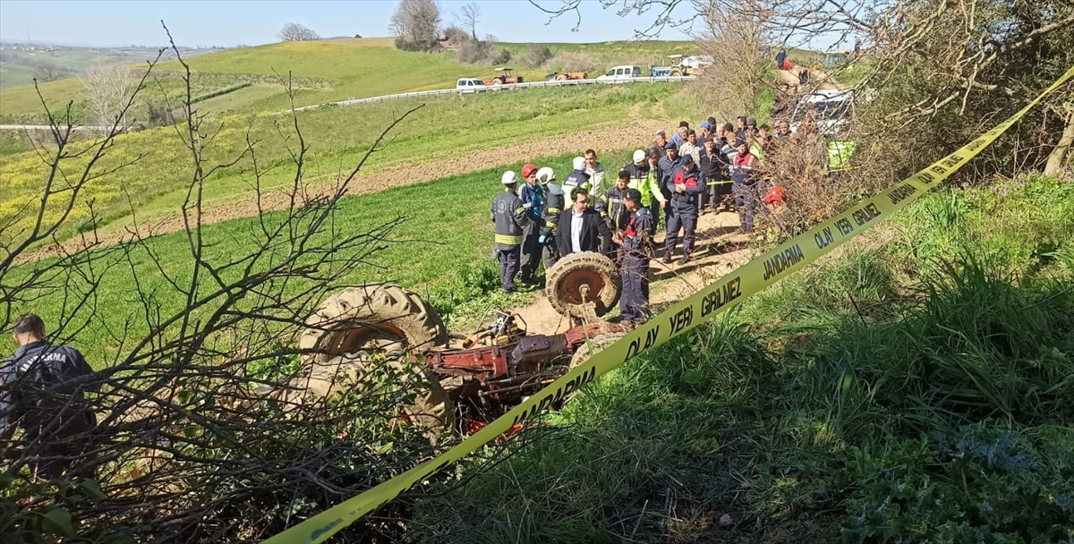 Kocaeli'nin Kandıra ilçesinde traktörün devrilmesi sonucu sürücü hayatını kaybetti. Kaza yerine...