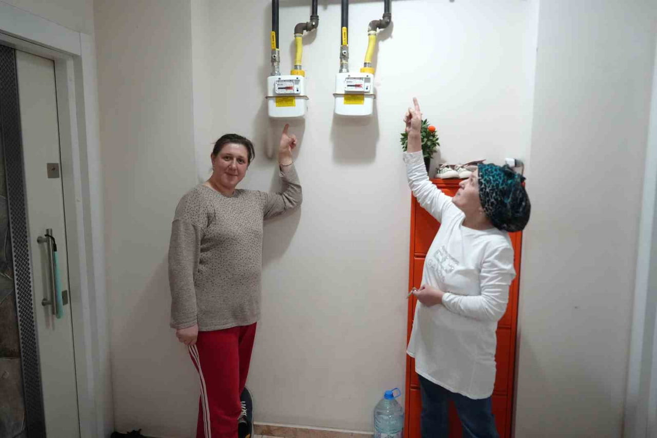 KOCAELİ'NİN KARTEPE İLÇESİNDE DOĞAL GAZ SAYACI DEĞİŞİMİ SONRASI APARTMANDA MEYDANA GELEN GAZ...