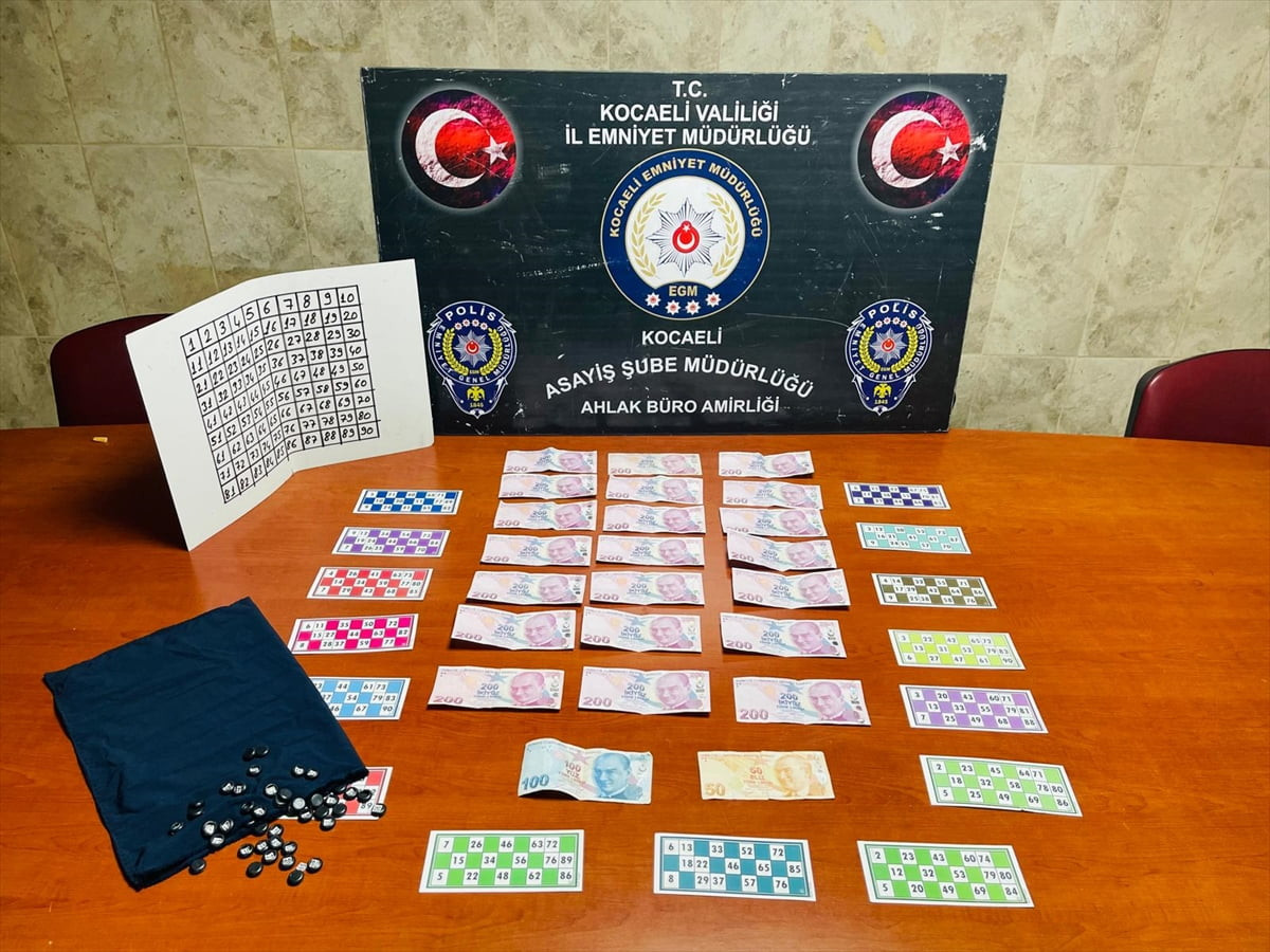 Kocaeli'nin Kartepe ilçesinde kumar oynayan 7 kişiye 81 bin 228 lira ceza uygulandı. Polis...