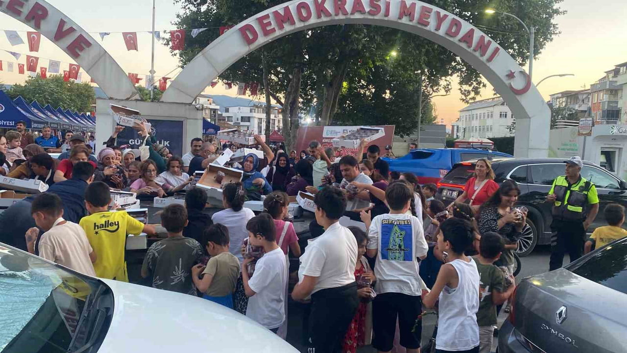 KOCAELİ'NİN KÖRFEZ İLÇESİNDE DÜZENLENEN 52. ALTIN KİRAZ KÜLTÜR VE SANAT FESTİVALİ'NDE İLGİNÇ...