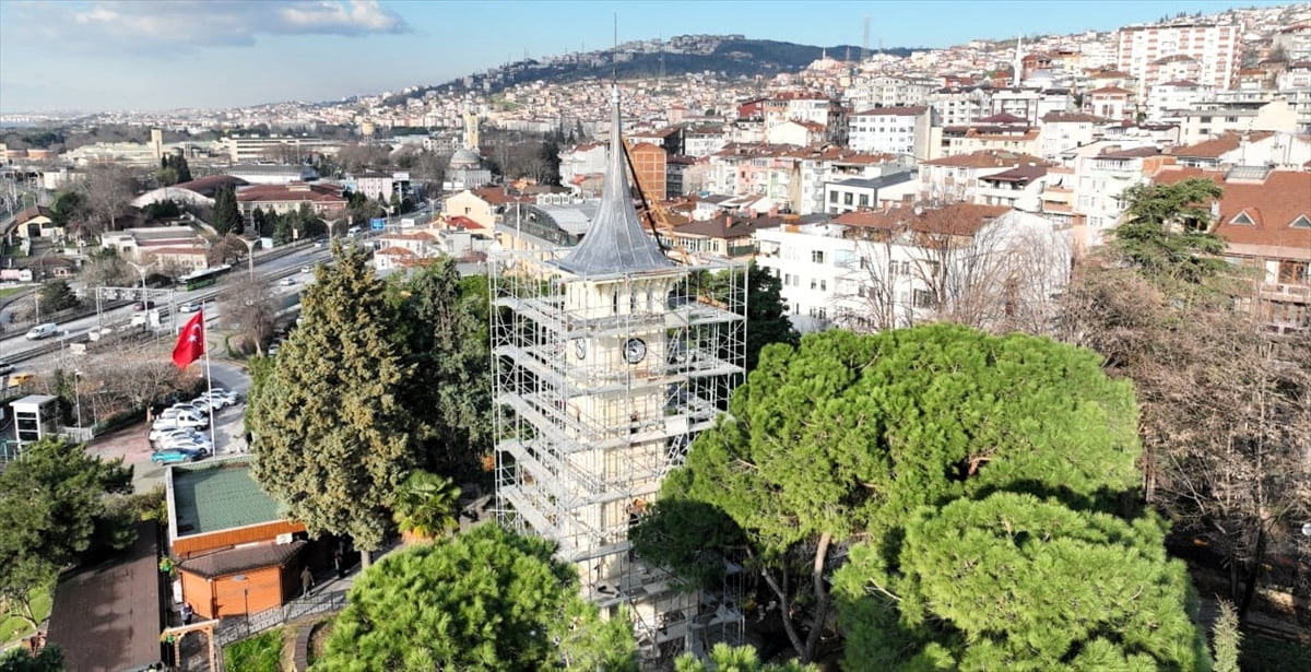 Kocaeli'nin simgelerinden tarihi İzmit Saat Kulesi'nde yürütülen restorasyon çalışmaları sona...