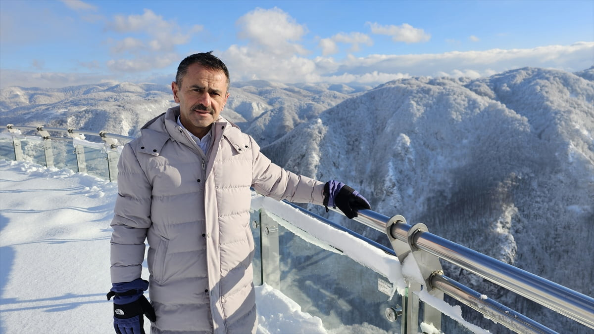 Kocaeli'nin yüksek kesimlerinde etkili olan kar yağışıyla beyaza bürünen Samanlı Dağları, kış...