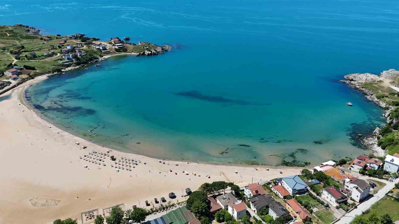 KOCAELİ’DE 9 PLAJDA “MAVİ BAYRAK” UNVANI KORUNURKEN, YAZ SEZONU ÖNCESİ SAHİLLERDEKİ HAZIRLIK VE...