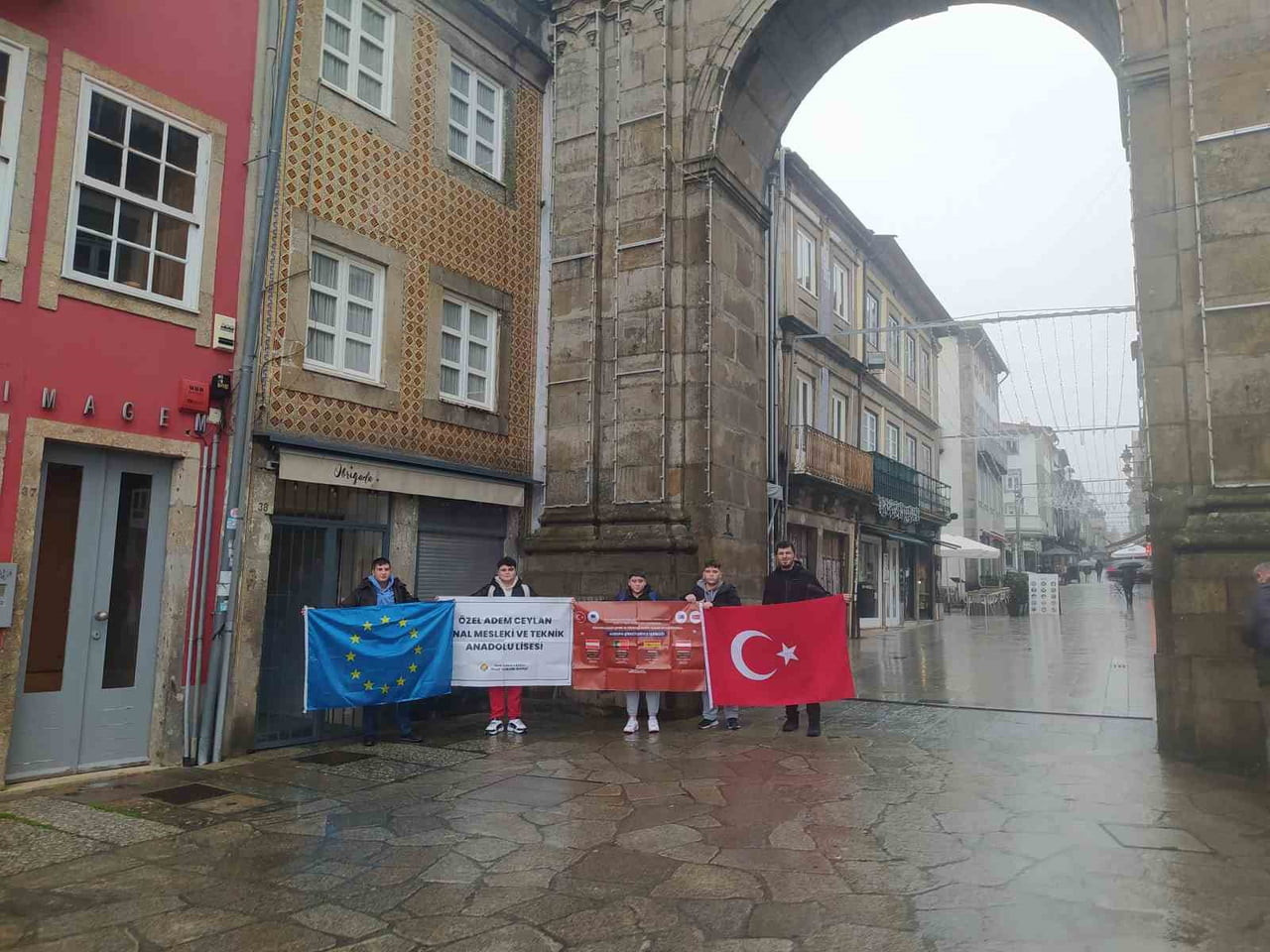 KOCAELİ’DE MESLEK LİSESİ ÖĞRENCİLERİ, ERASMUS PROJESİ KAPSAMINDA AVRUPA’DA STAJ YAPARAK HEM...