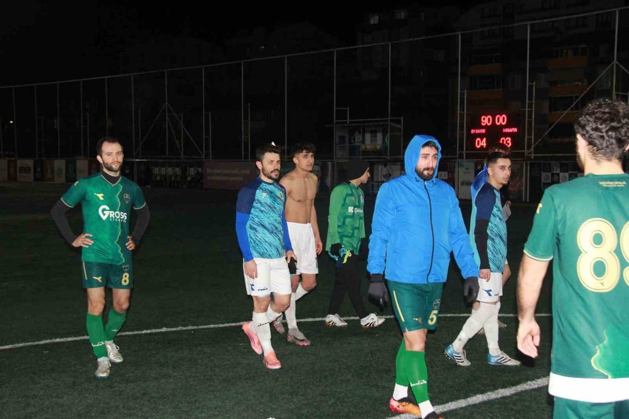 KOCAELİ’DE ÜST LİGE ÇIKACAK TAKIMIN BELİRLENMESİ İÇİN AYNI ANDA OYNANAN 2 MAÇTA, RAKİPLERİN ANLIK...