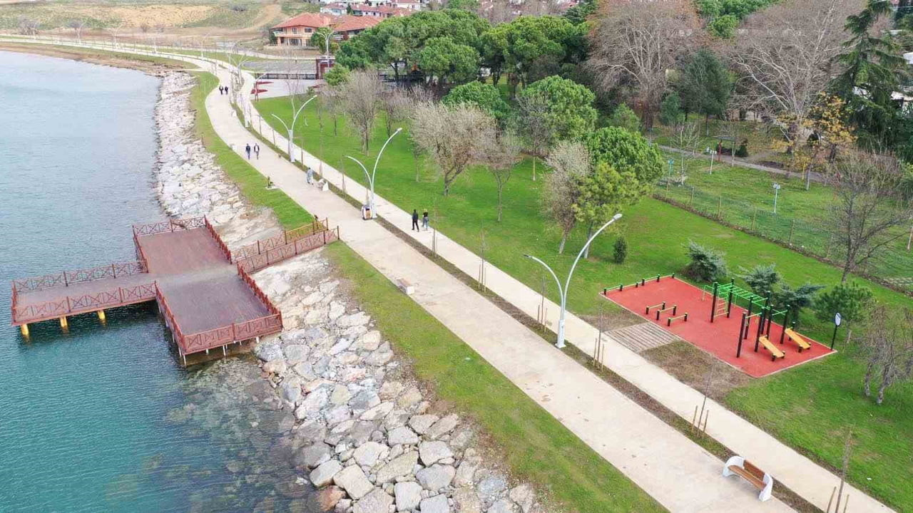 KOCAELİ’NİN DARICA İLÇESİNDE SON 7 YILDA 34 YENİ PARK VE 22 SEMT SAHASI YAPILDI. 2026 YILI...