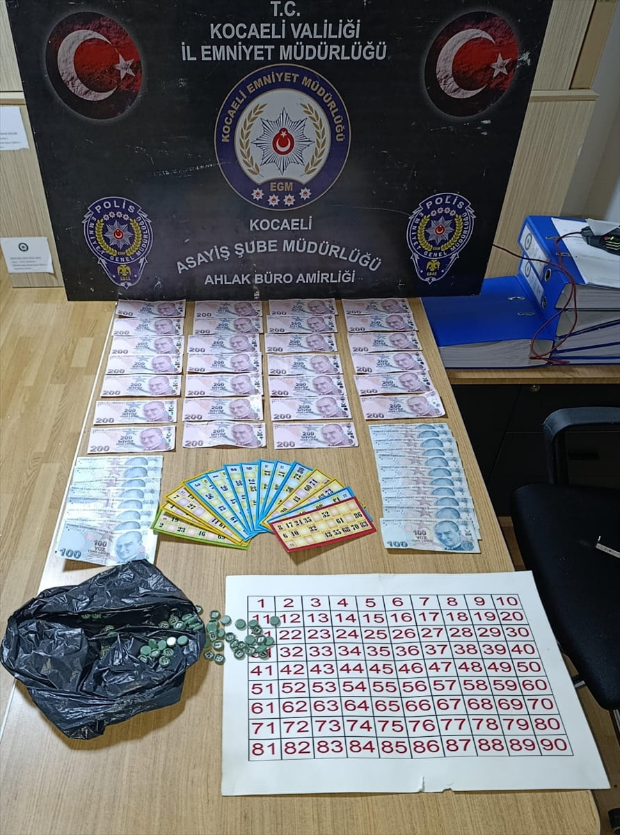 Kocaeli’nin Kartepe ilçesinde kumar oynatıldığı tespit edilen iş yerine yönelik denetimde, 8...