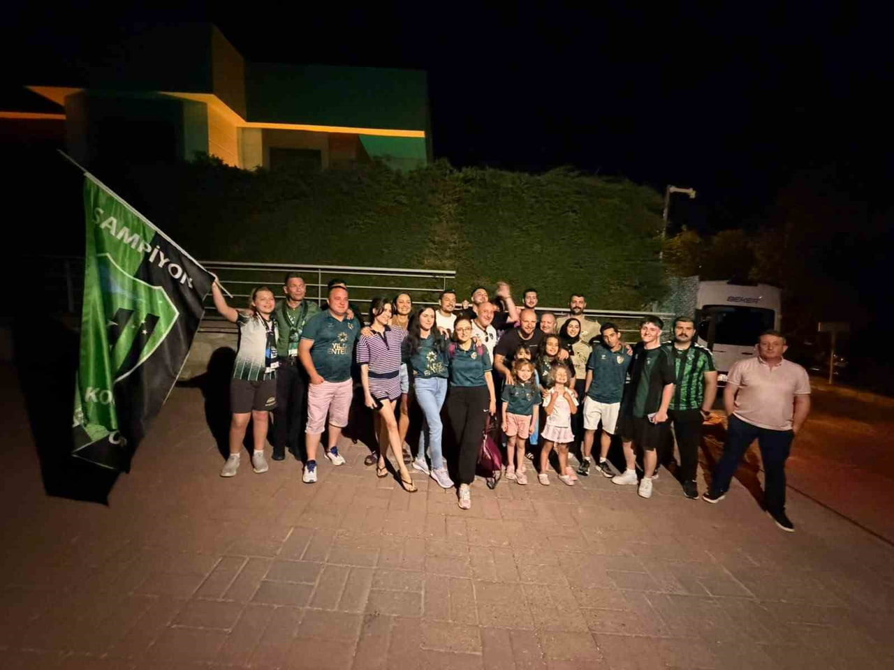 KOCAELİSPOR İLE SÖZLEŞMELERİ SONA EREN VE TAKIMDAN AYRILAN GÖKHAN DEĞİRMENCİ İLE AHMET OĞUZ İÇİN...