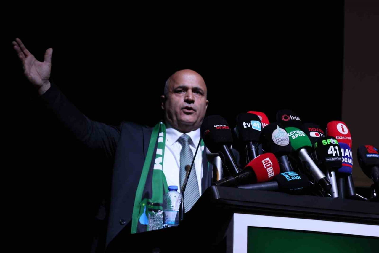 KOCAELİSPOR’DA MEVCUT BAŞKAN RECEP DURUL, GENEL KURULDA GÜVEN TAZELEDİ.