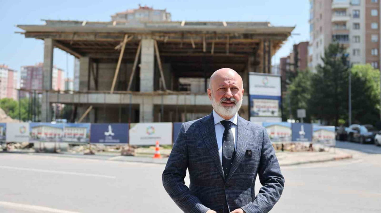KOCASİNAN BELEDİYE BAŞKANI AHMET ÇOLAKBAYRAKDAR, ERCİYESEVLER MAHALLESİ’NDE YAPIMI TÜM HIZIYLA...