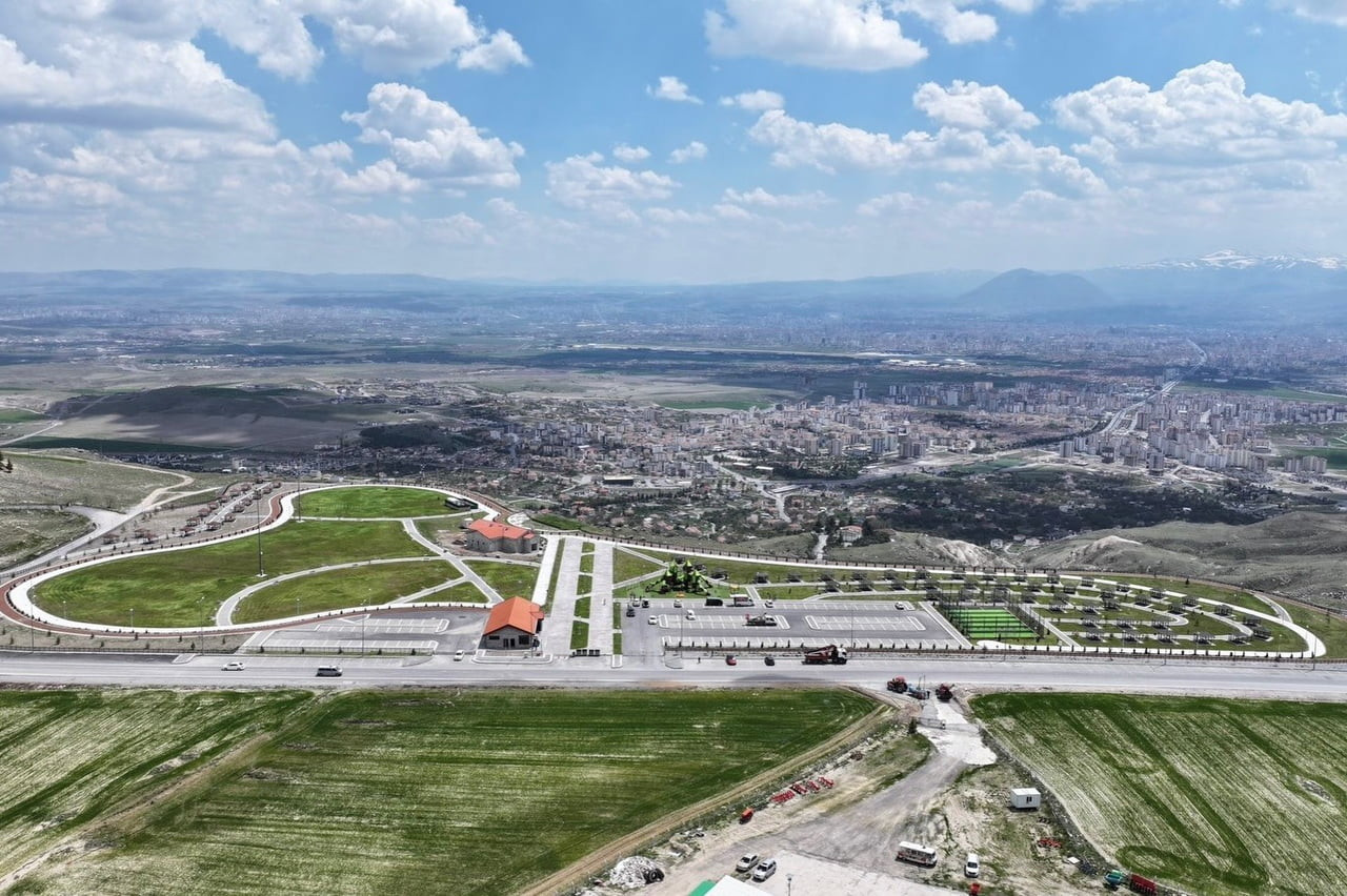 KOCASİNAN BELEDİYE BAŞKANI AHMET ÇOLAKBAYRAKDAR, KAYSERİ’NİN EŞSİZ ŞEHİR MANZARASIYLA DİKKAT ÇEKEN...