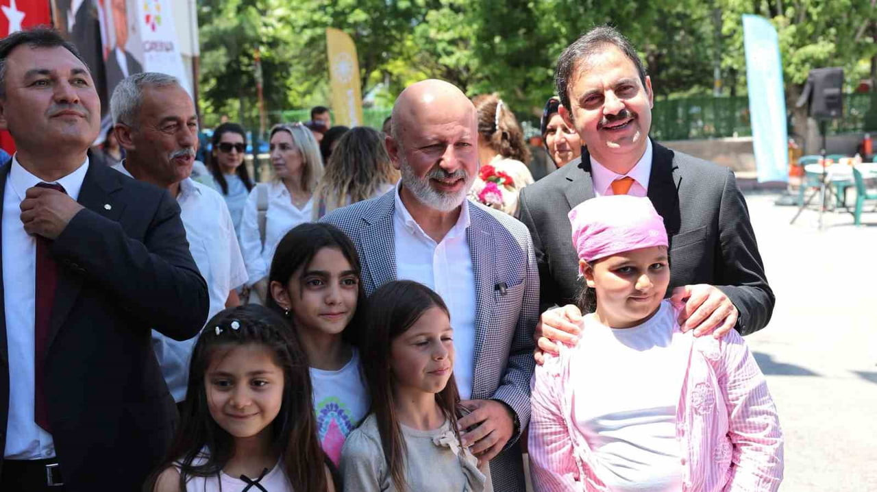 KOCASİNAN BELEDİYE BAŞKANI AHMET ÇOLAKBAYRAKDAR; KOCASİNAN KAYMAKAMI ERDOĞAN TURAN ERMİŞ İLE...