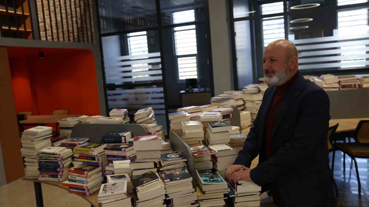 KOCASİNAN BELEDİYE BAŞKANI AHMET ÇOLAKBAYRAKDAR, KÜTÜPHANELER HAFTASI DOLAYISIYLA YAPTIĞI...