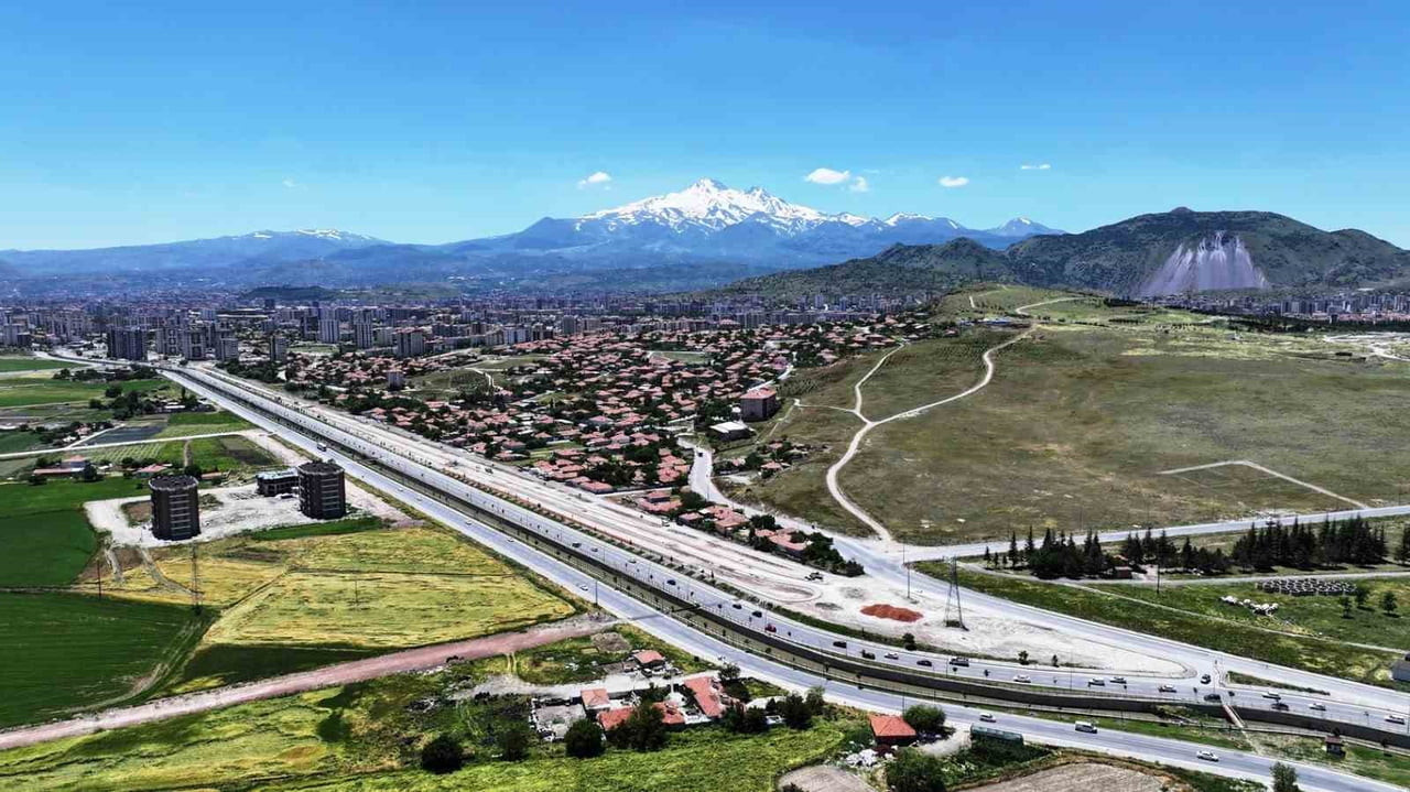 KOCASİNAN BELEDİYESİ, DAHA YEŞİL, DAHA YAŞANABİLİR VE DAHA ESTETİK BİR ŞEHİR HEDEFİ DOĞRULTUSUNDA...