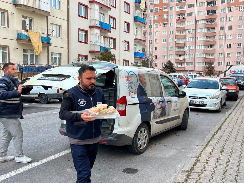 KOCASİNAN BELEDİYESİ; İLÇEDE 65 YAŞ ÜSTÜ İHTİYAÇ SAHİBİ VE ENGELLİ OLUP DA YEMEK YAPABİLECEK...