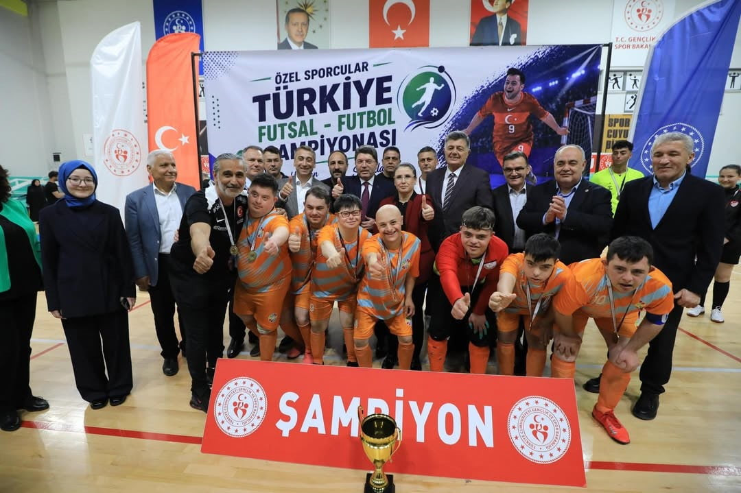 KOCASİNAN BELEDİYESPOR DOWN SENDROMLU FUTBOL TAKIMI, BARTIN’DA ŞAMPİYONLUK ELDE ETTİ.
