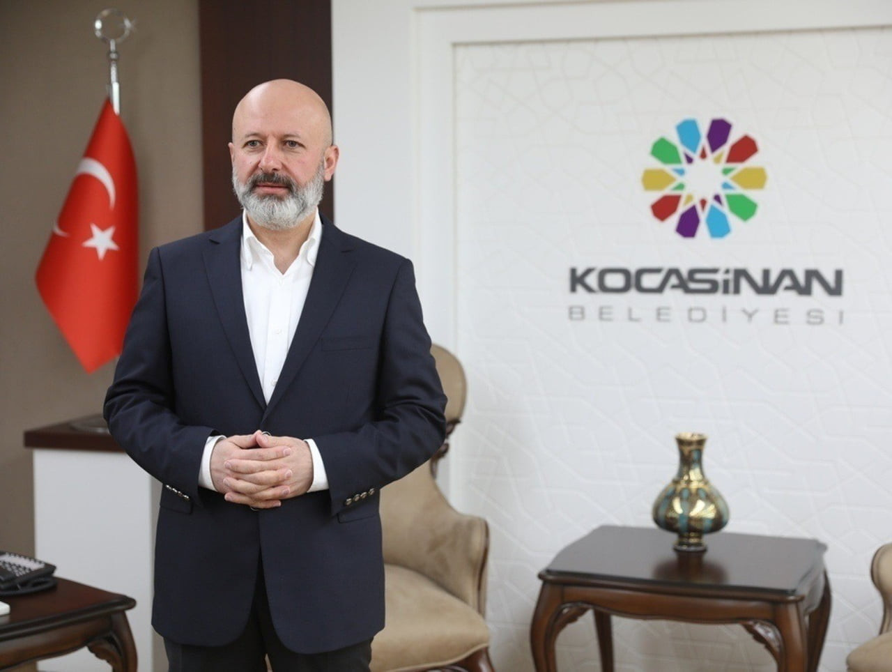 KOCASİNAN’DA MEZARLIKLARIN BAYRAMA HAZIR HÂLE GELECEĞİNİ BELİRTEN KOCASİNAN BELEDİYE BAŞKANI AHMET...