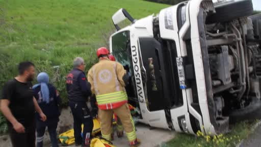 Kontrolden çıkan tır su kanalına uçtu: 1'i ağır 3 yaralı