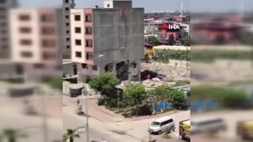 Kontrolsüz yıkım faciaya davetiye çıkardı: Kadın son anda böyle kaçtı