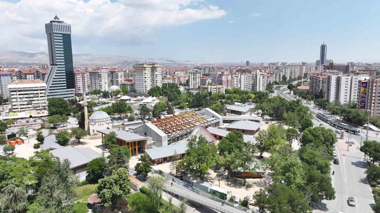 KONYA BÜYÜKŞEHİR BELEDİYE BAŞKANI UĞUR İBRAHİM ALTAY, ESKİ BELEDİYE BİNASININ BULUNDUĞU ALANDA...