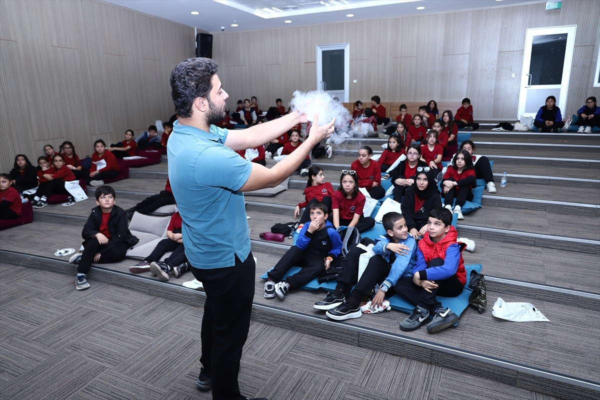 Konya Büyükşehir Belediyesi ile İl Milli Eğitim Müdürlüğünün hayata geçirdiği "Bilimle...