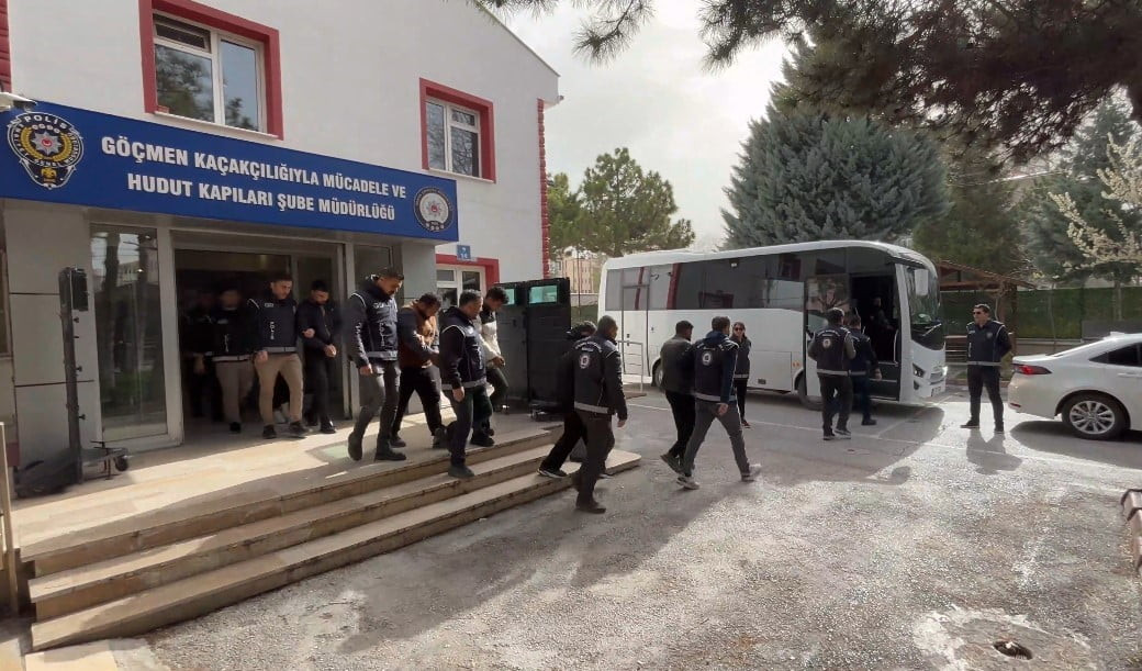 KONYA İL EMNİYET MÜDÜRLÜĞÜ GÖÇMEN KAÇAKÇILIĞIYLA MÜCADELE VE HUDUT KAPILARI ŞUBE MÜDÜRLÜĞÜ...