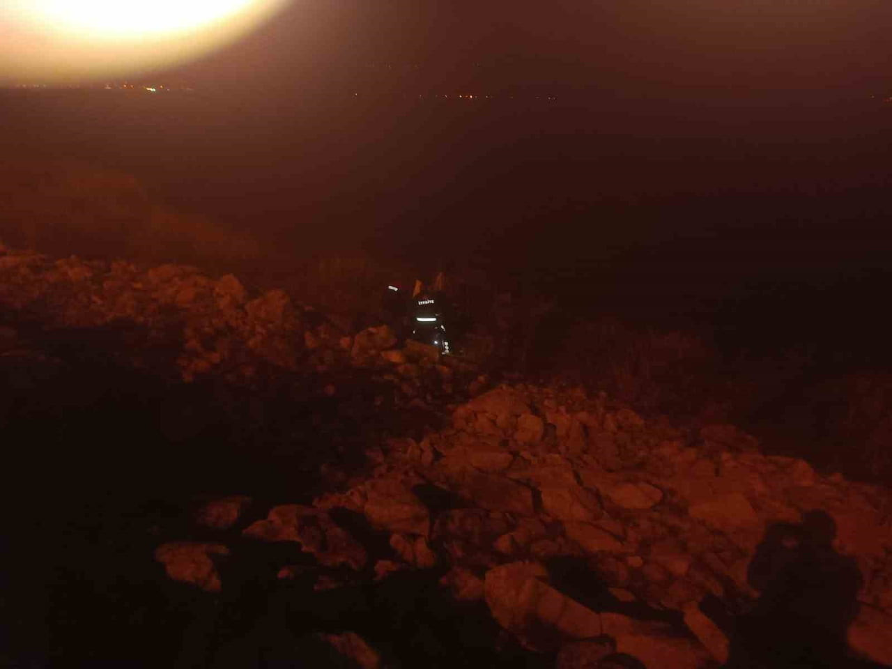 KONYA-ISPARTA KARAYOLUNDA MEYDANA GELEN KAZADA, KONTROLDEN ÇIKAN OTOMOBİL GÖL KENARINA SAVRULDU....