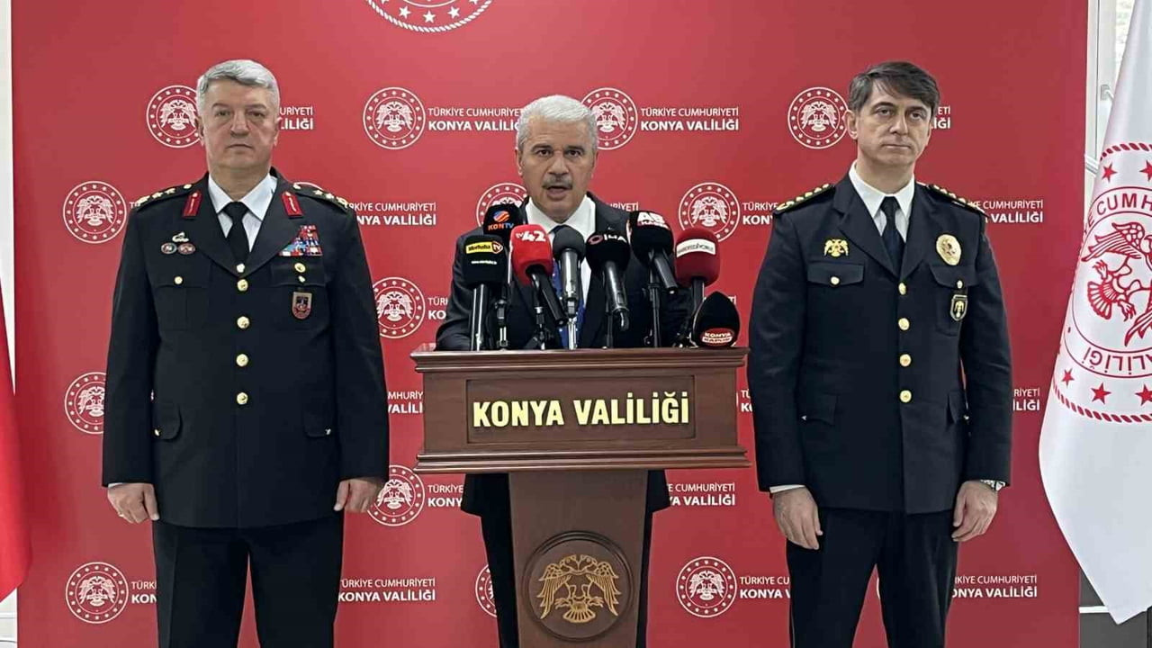 KONYA VALİSİ İBRAHİM AKIN (ORTADA), VALİLİKTE DÜZENLENEN, İL JANDARMA KOMUTANI TÜMGENERAL CEMİL...