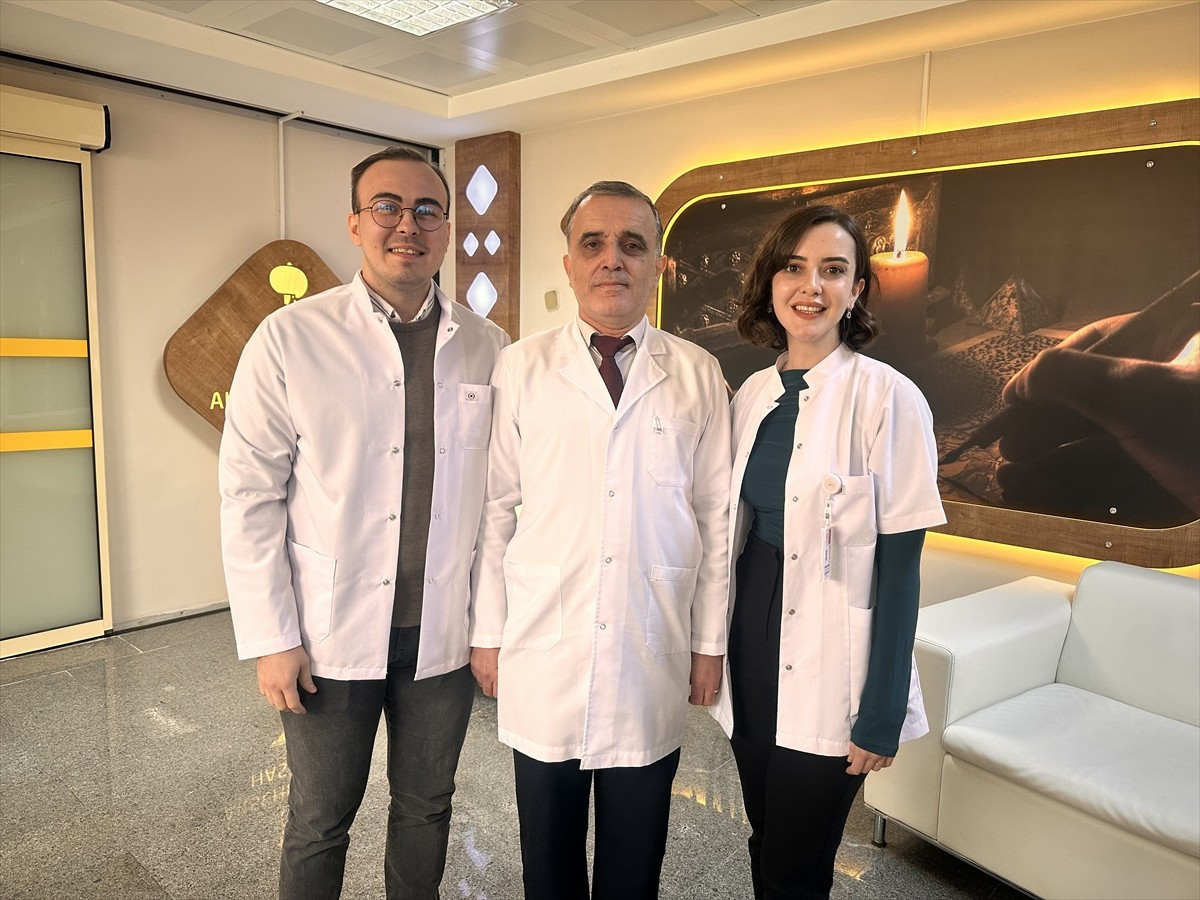 Konya'da Akşehir Devlet Hastanesi Ortopedi ve Travmatoloji bölümünde görev yapan Doç. Dr. Mehmet...