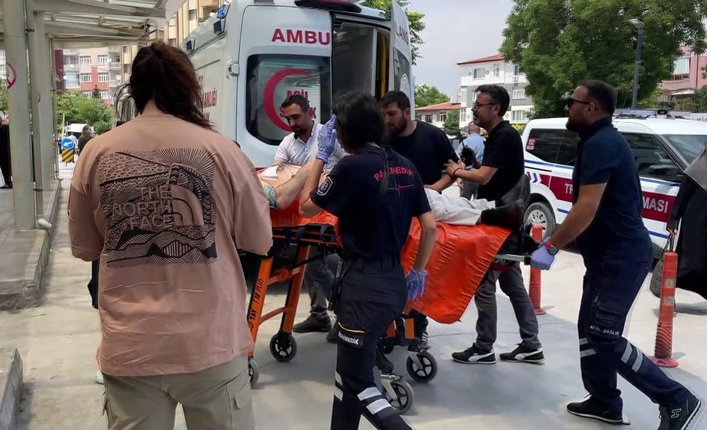 KONYA'DA ARALARINDA ALACAK VERECEK MESELESİ OLAN KİŞİ TARAFINDAN TABANCAYLA VURULAN KUYUMCU TEDAVİ...