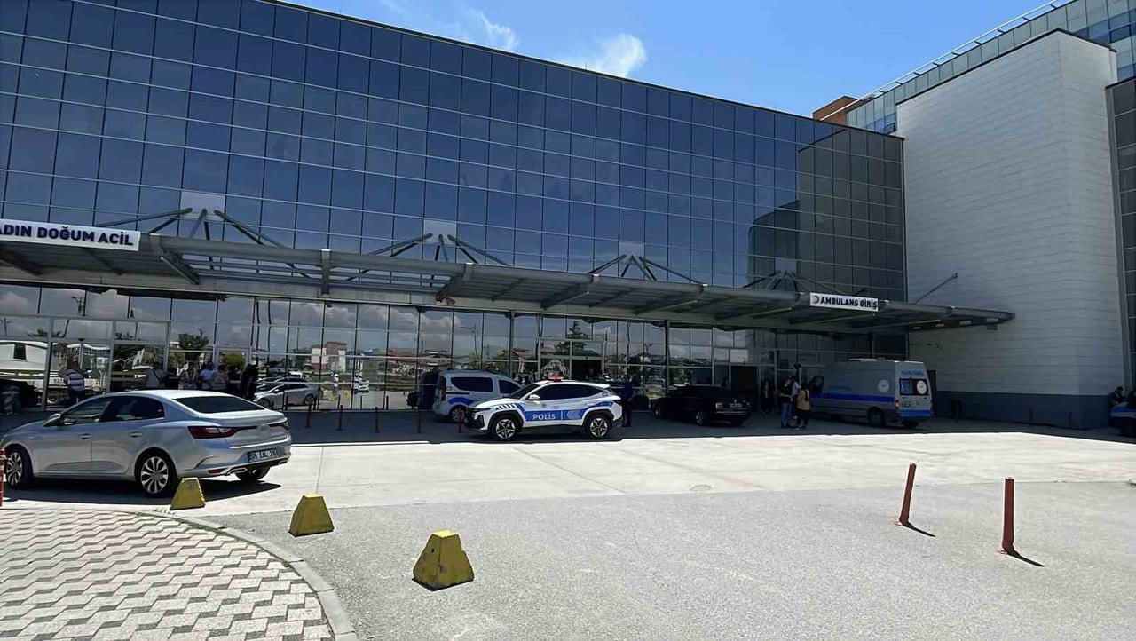 KONYA'DA BOŞANMA AŞAMASINDAKİ KOCASI TARAFINDAN TABANCAYLA VURULARAK AĞIR YARALANAN KADININ TEDAVİ...