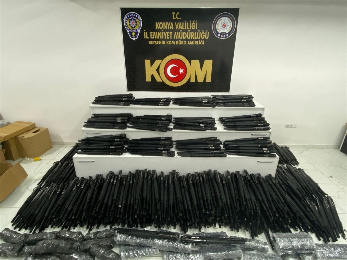 Konya'da düzenlenen silah kaçakçılığı operasyonlarında 3 zanlı gözaltına alındı. Yapılan aramada...