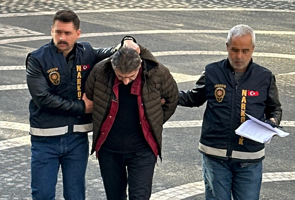 Konya'da düzenlenen uyuşturucu operasyonunda gözaltına alınan zanlı tutuklandı. Şüphelinin...