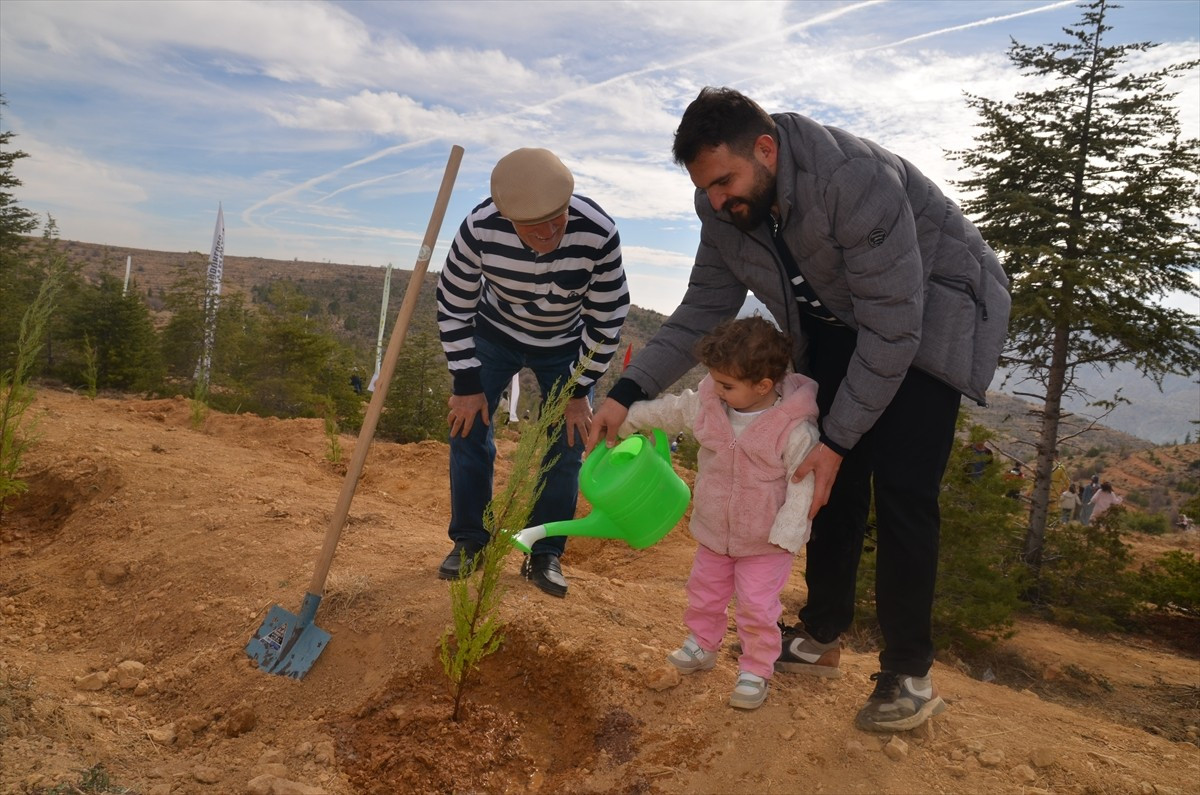 Konya'da, Eskişehir'in Osmangazi ilçesinde çıkan orman yangınında, şehit olan AKUT gönüllüsü...