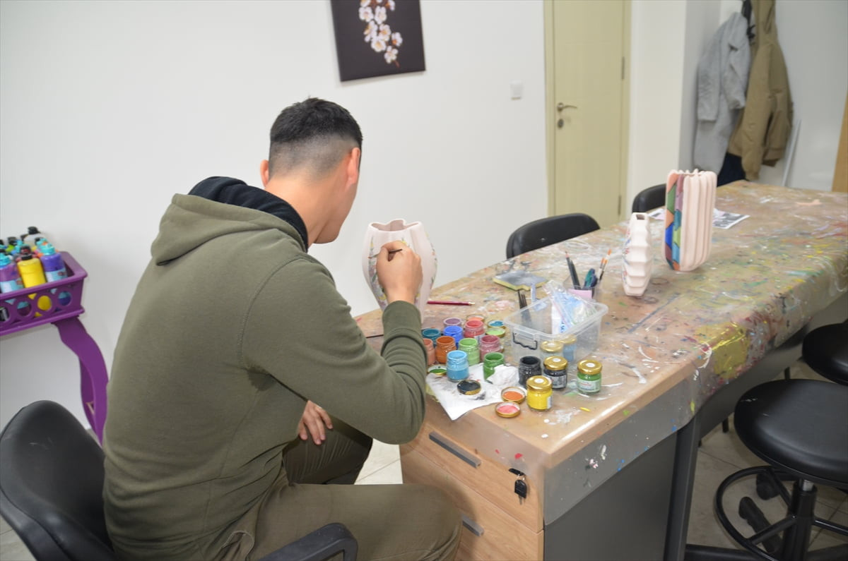 Konya'da etkilendiği reklamlar nedeniyle sanal kumara başlayan genç, bir süre sonra etkisi altına...