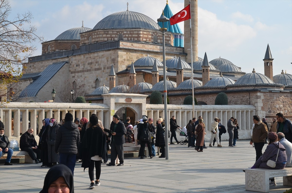 Konya'da, Hazreti Mevlana'nın 752. Vuslat Yıl Dönümü Uluslararası Anma Törenleri kapsamında "Türbe...