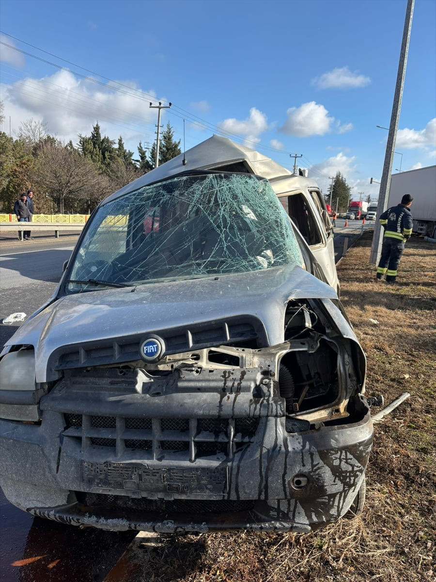 Konya'da kamyonla çarpışan otomobilin sürücüsü hayatını kaybetti.